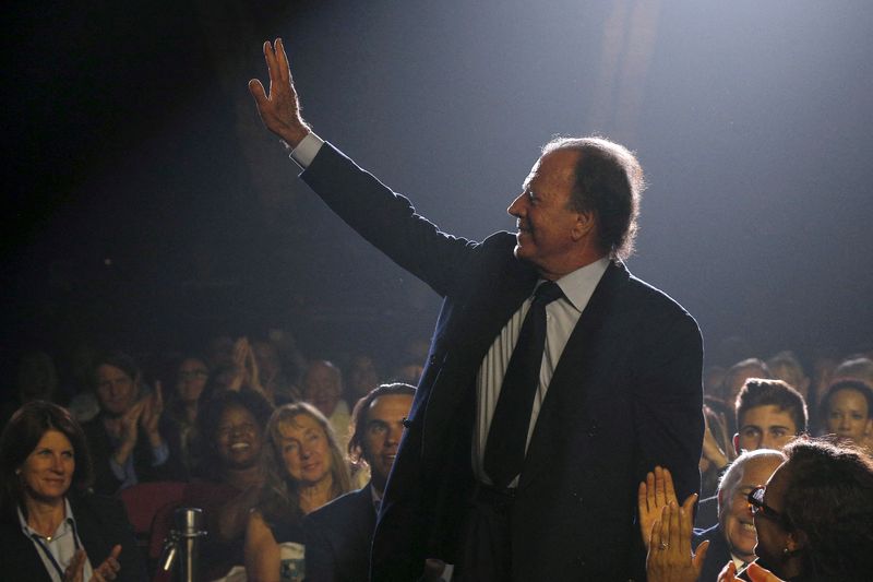 El cantante español Julio Iglesias niega las acusaciones de abusos