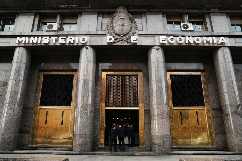 Argentina anota déficit primario de 2,87 billion pesos en diciembre: Ministro de Economía