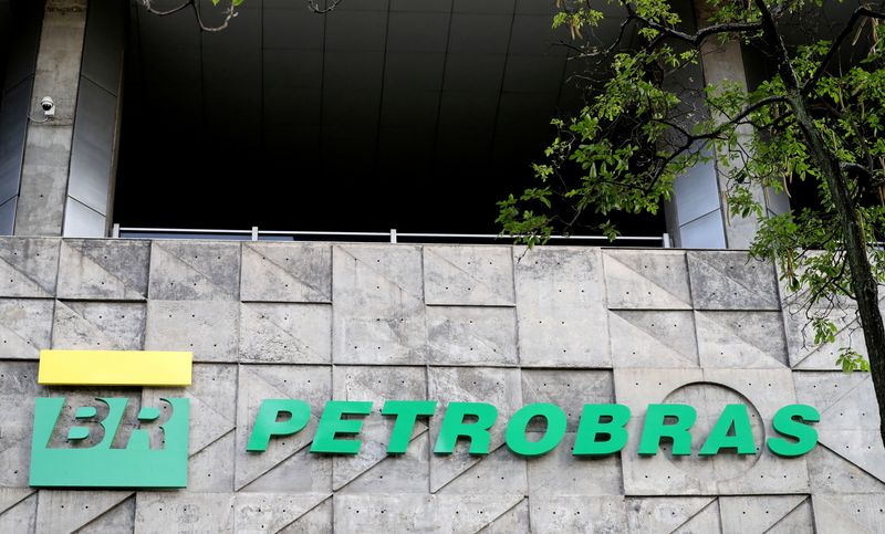 Brasileña Petrobras firma contratos por 521 millones de dólares para cinco gaseros y varios buques