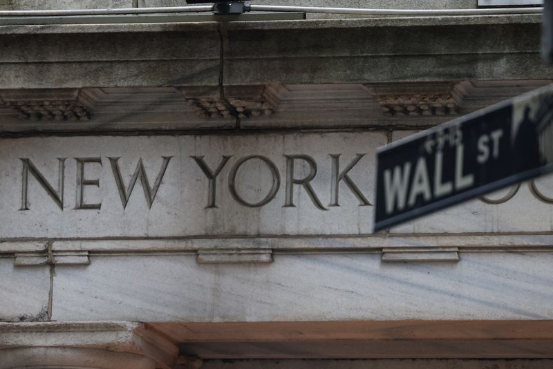 Wall Street sube mientras mercados evalúan liquidación de materias primas y resultados