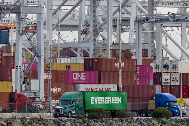 Trump advierte de aranceles más altos a países que “jueguen” con acuerdos comerciales