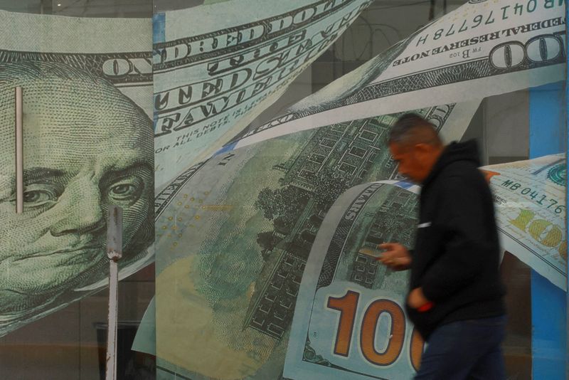 Peso mexicano y bolsa avanzan en espera de discurso de Trump