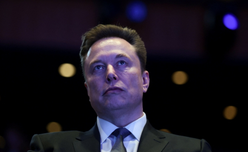 Musk dice que el megaproyecto de Tesla para fabricar chips de IA se pondrá en marcha en siete días