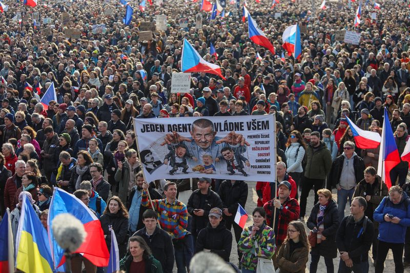Los checos se manifiestan en la mayor protesta contra el Gobierno desde 2019