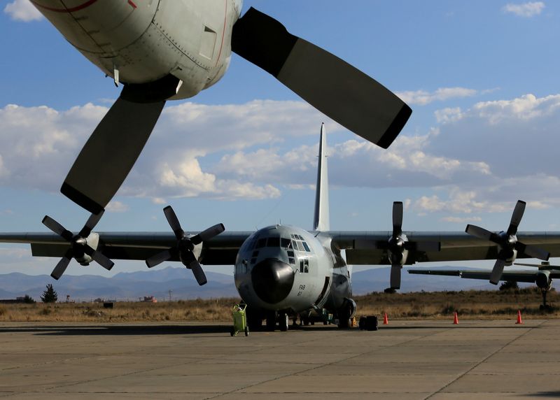 Avión militar cae a tierra en el sur de Colombia, reportan alrededor de 71 sobrevivientes