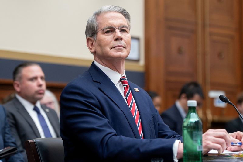 El control del estrecho de Ormuz irá cambiando con el tiempo, dice Bessent