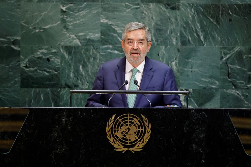 Canciller mexicano deja el cargo por motivos de salud, según medios locales