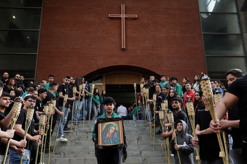 El ejército israelí afirma que está atacando infraestructuras “terroristas” en Beirut