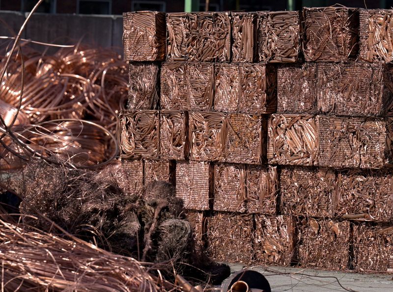 El cobre sube tras los resultados de Nvidia, pero la fortaleza del dólar pesa